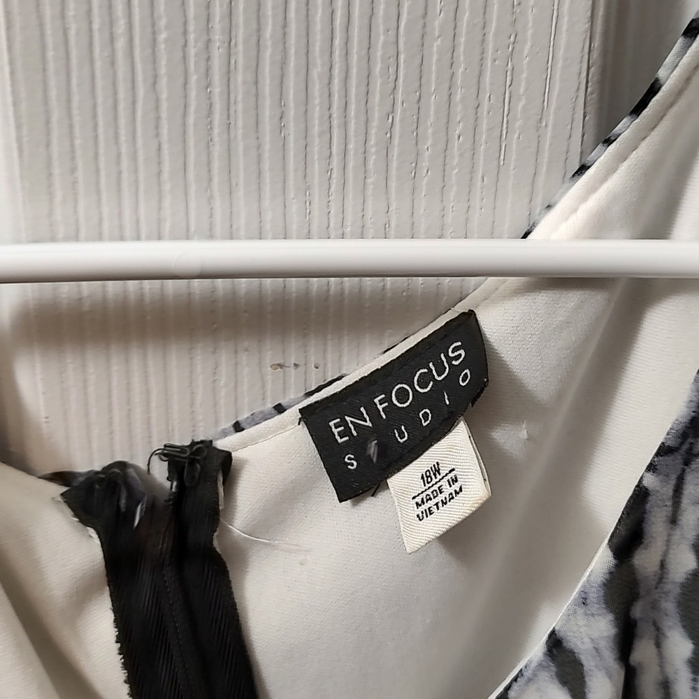 Black white and blue dress with lining